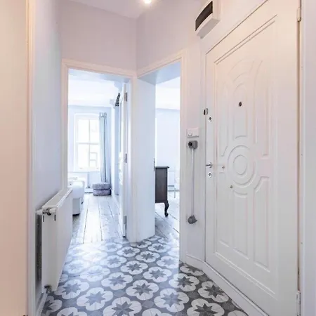 Bright Charming 2bd15bath Galatatower Home! #257 * Istanbul