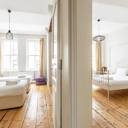 Bright Charming 2bd15bath Galatatower Home! #257 Apartment Istanbul