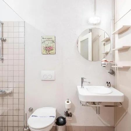 Bright Charming 2bd15bath Galatatower Home! #257 *