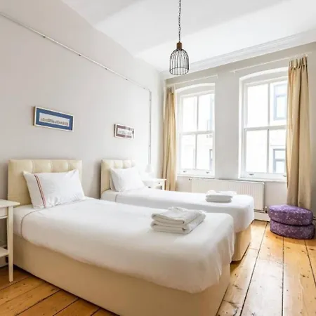 아파트 Bright Charming 2bd15bath Galatatower Home! #257 *