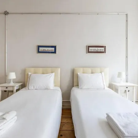 Bright Charming 2bd15bath Galatatower Home! #257