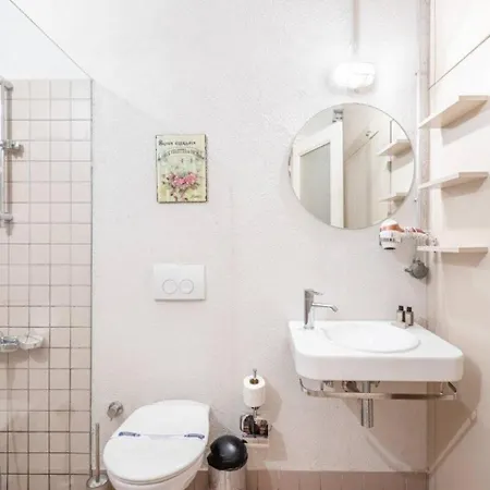 Bright Charming 2bd15bath Galatatower Home! #257 דירה איסטמבול