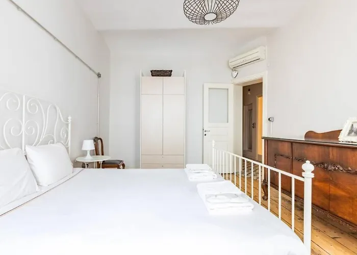 Bright Charming 2bd15bath Galatatower Home! #257 公寓