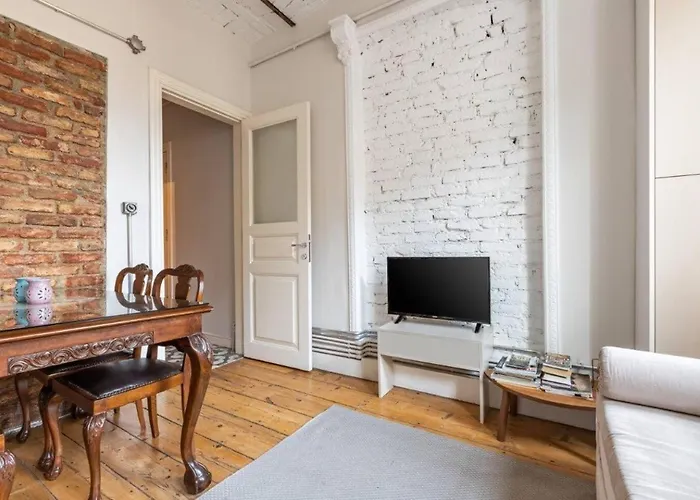 Bright Charming 2bd15bath Galatatower Home! #257