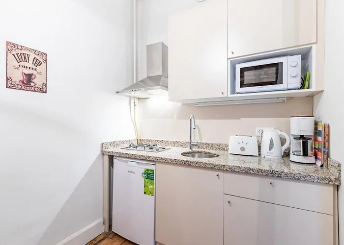 Bright Charming 2bd15bath Galatatower Home! #257