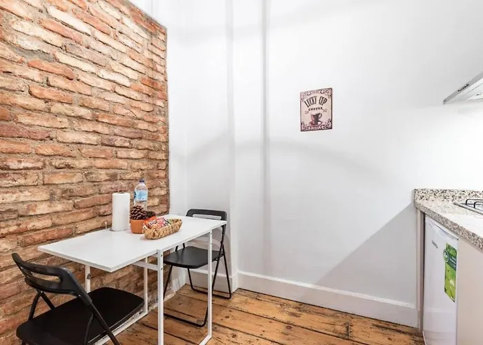 Bright Charming 2bd15bath Galatatower Home! #257 *