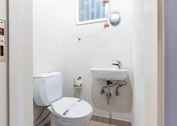 Bright Charming 2bd15bath Galatatower Home! #257