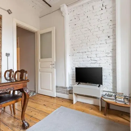 Bright Charming 2bd15bath Galatatower Home! #257