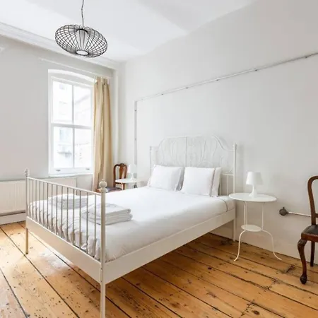 Bright Charming 2bd15bath Galatatower Home! #257 Стамбул